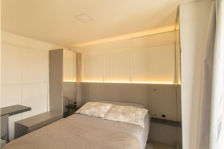 Quarto 1 de apartamento para alugar com 2 quartos, 34m² em Hugo Lange, Curitiba