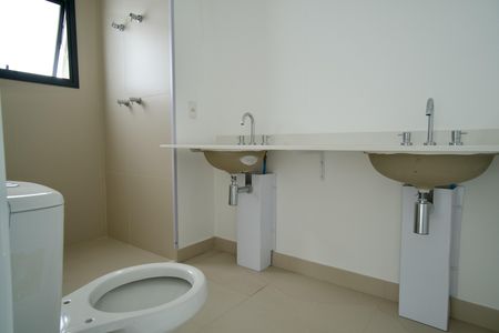 Apartamento à venda com 195m², 3 quartos e 3 vagas Apartamento à venda com 195m², 3 quartos e 3 vagasBanheiro da Suíte 1