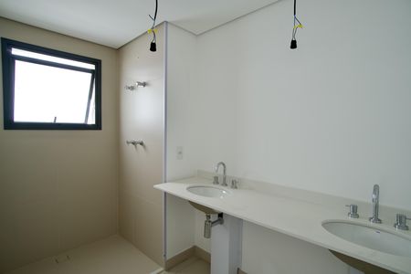 Apartamento à venda com 195m², 3 quartos e 3 vagas Apartamento à venda com 195m², 3 quartos e 3 vagasBanheiro da Suíte 1