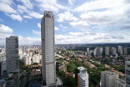 Apartamento à venda com 195m², 3 quartos e 3 vagas Apartamento à venda com 195m², 3 quartos e 3 vagasVista da Sacada