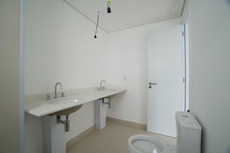 Apartamento à venda com 195m², 3 quartos e 3 vagas Apartamento à venda com 195m², 3 quartos e 3 vagasBanheiro da Suíte 1