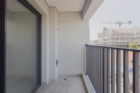 Varanda de kitnet/studio à venda com 1 quarto, 25m² em Sumarezinho, São Paulo