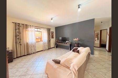 Sala de casa à venda com 3 quartos, 500m² em Corrupira, Jundiaí