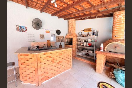 Casa à venda com 500m², 3 quartos e 5 vagasQuintal com piscina e churrasqueira