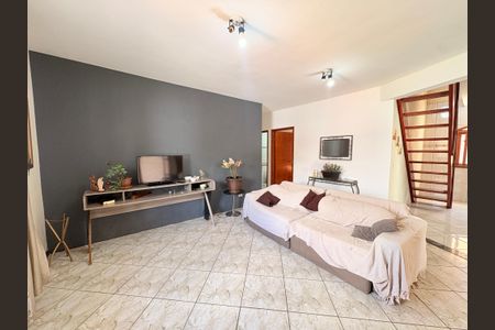 Sala de casa à venda com 3 quartos, 500m² em Corrupira, Jundiaí