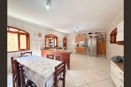 Casa à venda com 500m², 3 quartos e 5 vagasCozinha com sala de jantar