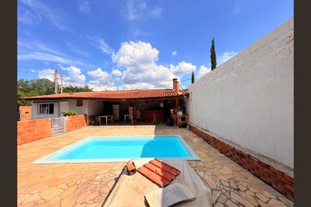 Casa à venda com 500m², 3 quartos e 5 vagasQuintal com piscina e churrasqueira