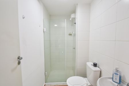 Apartamento à venda com 33m², 2 quartos e 1 vaga Apartamento à venda com 33m², 2 quartos e 1 vagaBanheiro