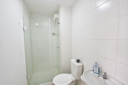 Apartamento à venda com 33m², 2 quartos e 1 vaga Apartamento à venda com 33m², 2 quartos e 1 vagaBanheiro
