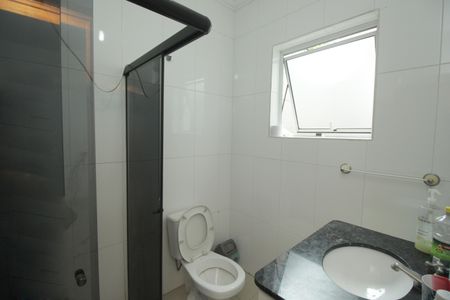 Casa à venda com 144m², 4 quartos e 2 vagasBanheiro 1