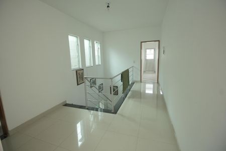 Casa à venda com 144m², 4 quartos e 2 vagasCorredor