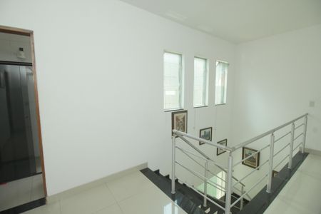 Casa à venda com 144m², 4 quartos e 2 vagasCorredor