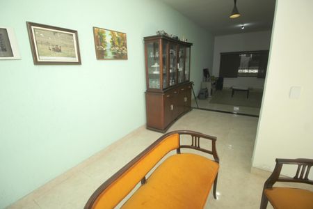Casa à venda com 144m², 4 quartos e 2 vagasSala