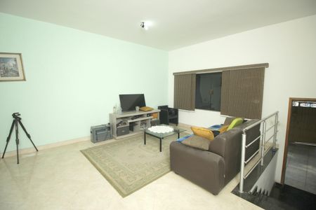 Casa à venda com 144m², 4 quartos e 2 vagasSala