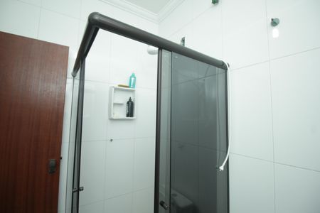 Casa à venda com 144m², 4 quartos e 2 vagasBanheiro 1