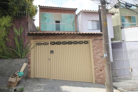 Casa à venda com 144m², 4 quartos e 2 vagasFachada