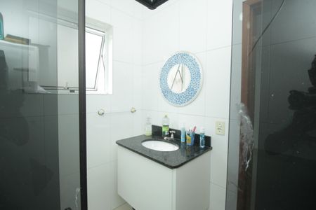 Casa à venda com 144m², 4 quartos e 2 vagasBanheiro 1