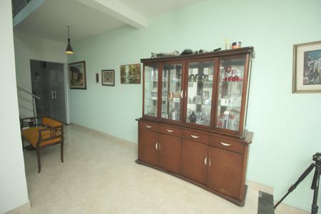 Casa à venda com 144m², 4 quartos e 2 vagasSala