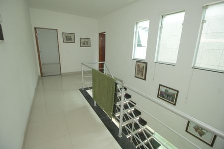 Casa à venda com 144m², 4 quartos e 2 vagasCorredor