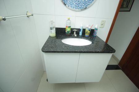 Casa à venda com 144m², 4 quartos e 2 vagasBanheiro 1