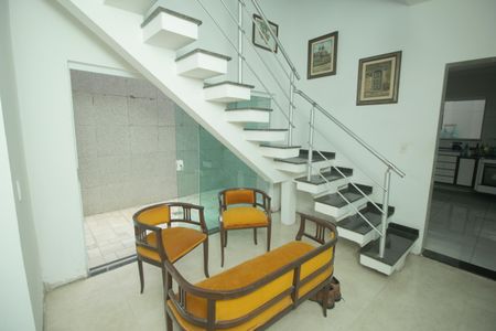 Casa à venda com 144m², 4 quartos e 2 vagasSala