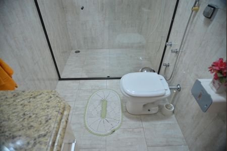 Casa à venda com 250m², 2 quartos e 2 vagasBanheiro da Suíte 2