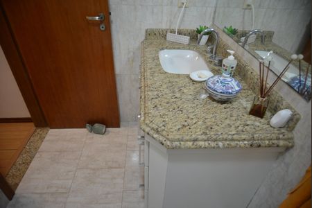 Casa à venda com 250m², 2 quartos e 2 vagasBanheiro da Suíte 2