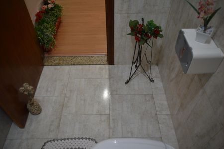 Casa à venda com 250m², 2 quartos e 2 vagasLavabo