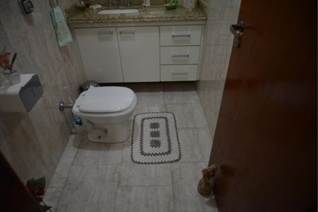 Casa à venda com 250m², 2 quartos e 2 vagasLavabo