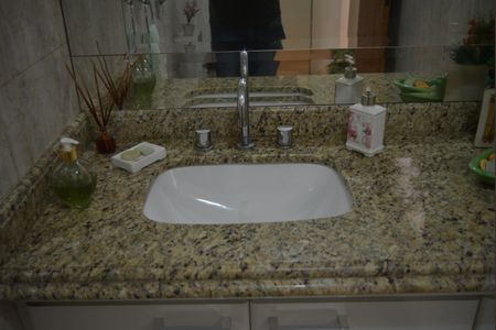 Casa à venda com 250m², 2 quartos e 2 vagasLavabo