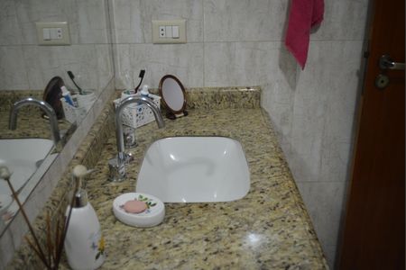 Casa à venda com 250m², 2 quartos e 2 vagasBanheiro da Suíte 1