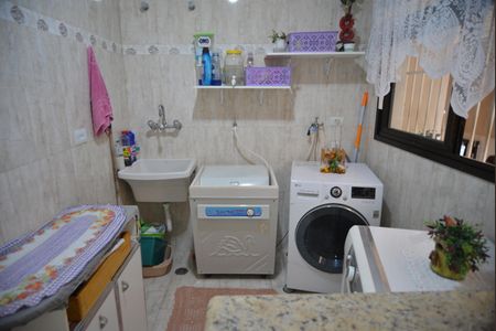 Casa à venda com 250m², 2 quartos e 2 vagasÁrea de Serviço