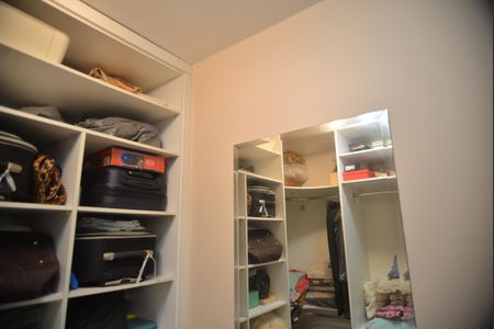 Casa à venda com 250m², 2 quartos e 2 vagasCloset da suíte 2