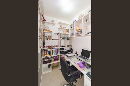 Apartamento à venda com 133m², 3 quartos e sem vagaEscritório