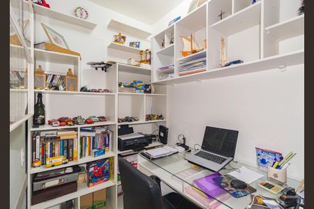 Apartamento à venda com 133m², 3 quartos e sem vagaEscritório