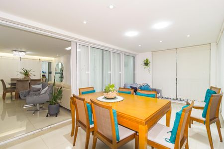 Apartamento à venda com 133m², 3 quartos e sem vagaVaranda