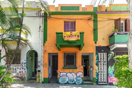 Casa para alugar com 100m², 2 quartos e sem vaga Casa para alugar com 100m², 2 quartos e sem vagaFachada