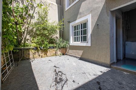 Casa à venda com 254m², 3 quartos e 2 vagas Casa à venda com 254m², 3 quartos e 2 vagasQuintal