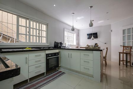 Casa à venda com 254m², 3 quartos e 2 vagas Casa à venda com 254m², 3 quartos e 2 vagasCozinha