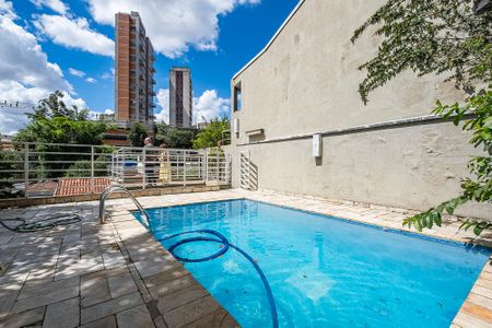 Casa à venda com 254m², 3 quartos e 2 vagas Casa à venda com 254m², 3 quartos e 2 vagasQuintal