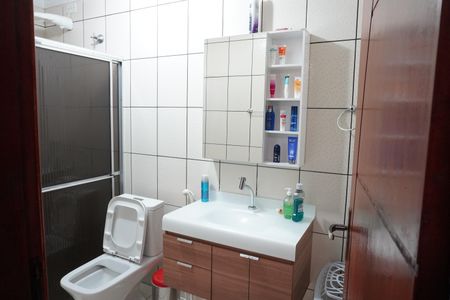 Casa à venda com 150m², 3 quartos e 4 vagasBanheiro da Suíte 2