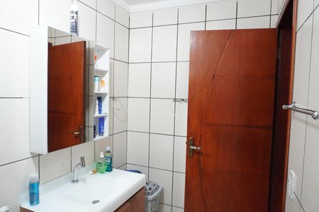 Casa à venda com 150m², 3 quartos e 4 vagasBanheiro da Suíte 2