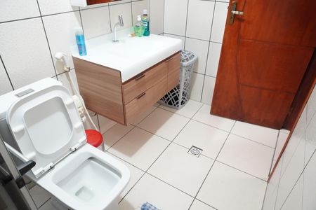 Casa à venda com 150m², 3 quartos e 4 vagasBanheiro da Suíte 2