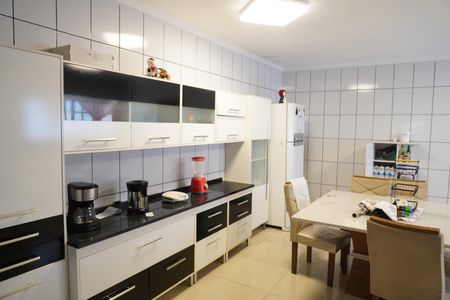 Casa à venda com 150m², 3 quartos e 4 vagasCozinha - Armários