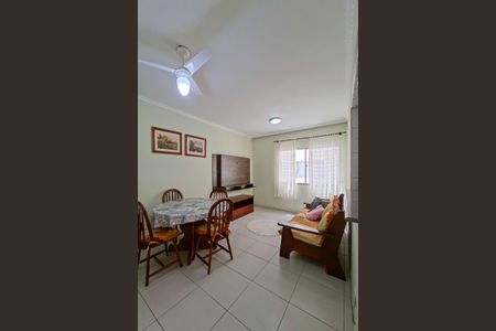 Sala de apartamento para alugar com 2 quartos, 77m² em Guilhermina, Praia Grande