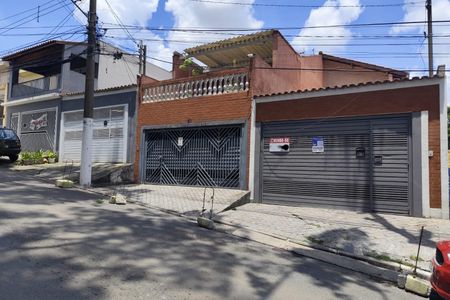 Casa para alugar com 125m², 3 quartos e 2 vagas Casa para alugar com 125m², 3 quartos e 2 vagasFachada
