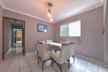 Casa para alugar com 125m², 3 quartos e 2 vagas Casa para alugar com 125m², 3 quartos e 2 vagasSala