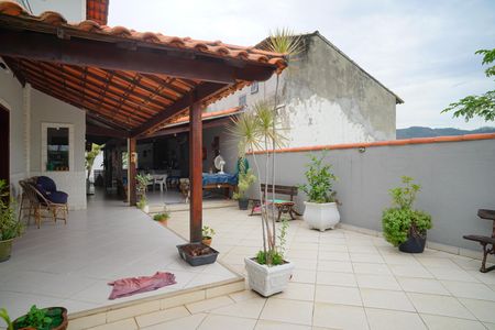 Casa à venda com 311m², 4 quartos e 2 vagasVaranda