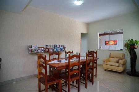 Casa à venda com 311m², 4 quartos e 2 vagasSala de Jantar