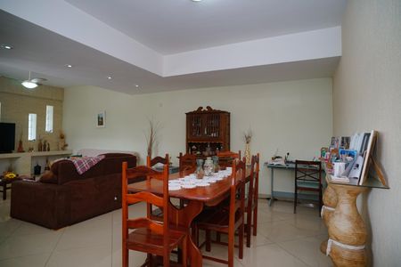 Sala de Jantar de casa à venda com 4 quartos, 311m² em Marazul, Niterói